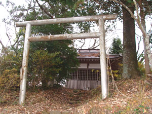 画像:鏡城址（雷神社）