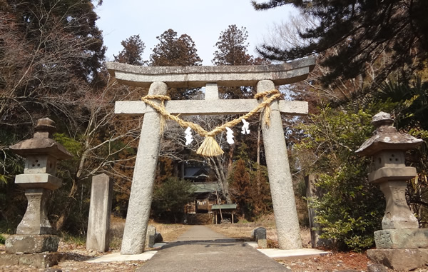 画像:近津神社（中宮）の石鳥居