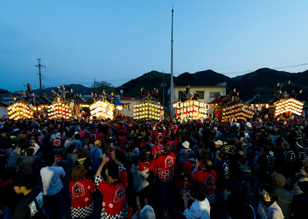 画像:十二所神社春季例大祭（７町屋台競演（ぶんぬき））