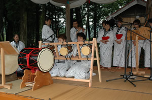 画像:中田植（田植歌奉納）